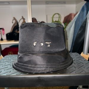 Off white bucket hat wore twice …. Has tags
